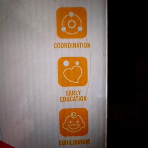 Sit & Spin Plays music 🎵🎶 - Picture 6 of 11